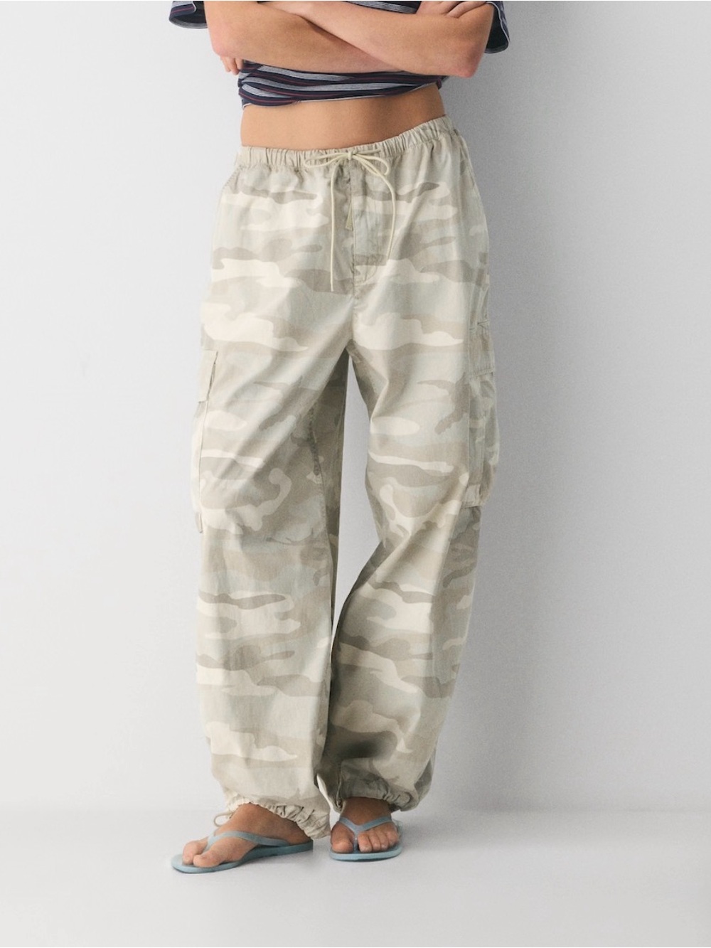 TNA Alternator Cargo Pant Aritzia - Picture 4 of 4